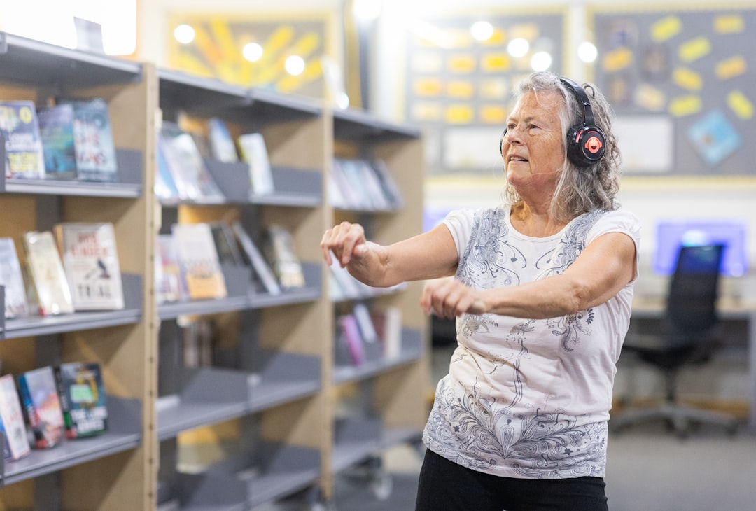 10 Gentle Core Exercises That Are Safe for Seniors